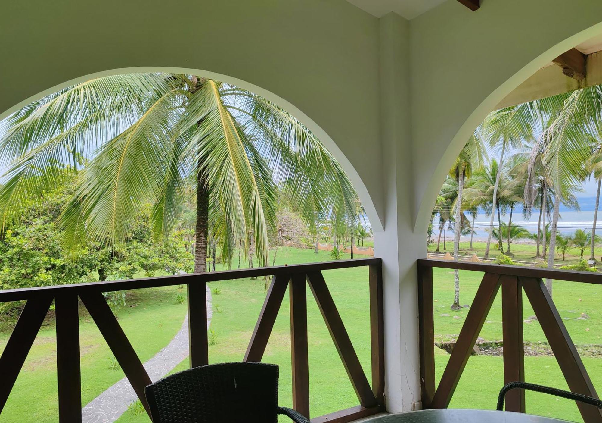 Marenaz Oceanfront Resort Эстерильос-Эсте Экстерьер фото