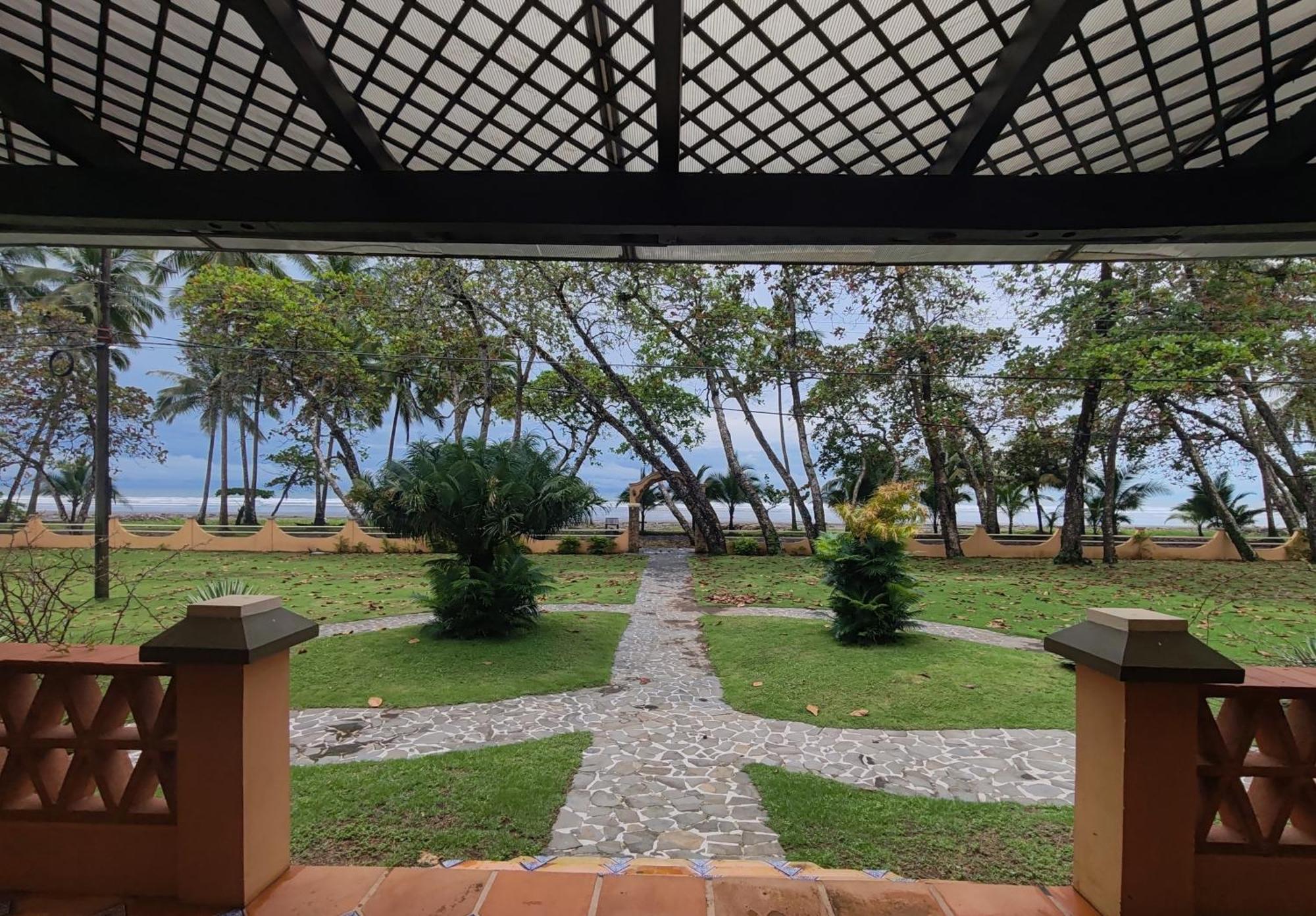 Marenaz Oceanfront Resort Эстерильос-Эсте Экстерьер фото