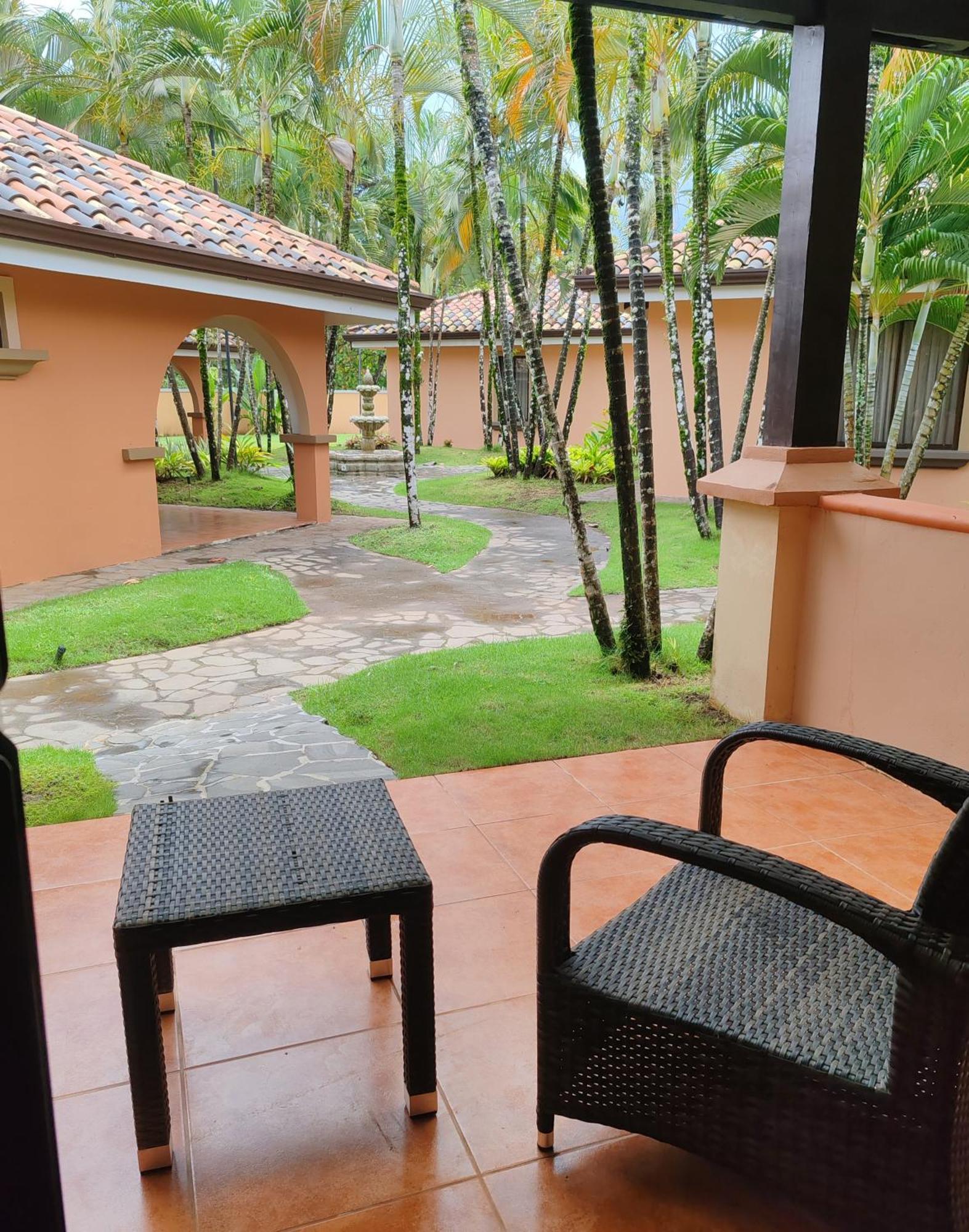 Marenaz Oceanfront Resort Эстерильос-Эсте Экстерьер фото